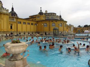 Balneario Széchenyi piscinas de Budapest