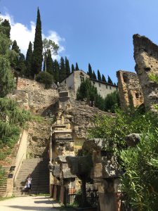 Escaleras del teatro romano de Verona