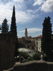 Vistas del teatro romano de Verona