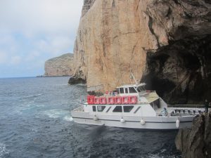 Barco en a Gruta di Neptuno