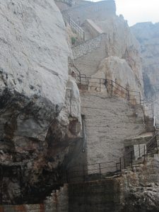 escalera gruta