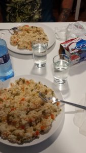 Cena en el albergue Camino de Santiago